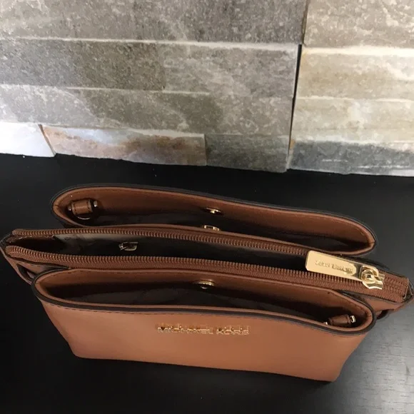 🎁Michael Kors Rochelle MD Messenger Leather Bag - Picture 6 of 8